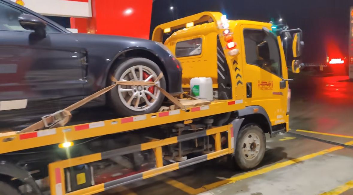 延边行车途中遇到突发状况该如何呼叫道路救援？